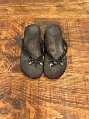 Vionic Black Women's Bow Thong Sandals